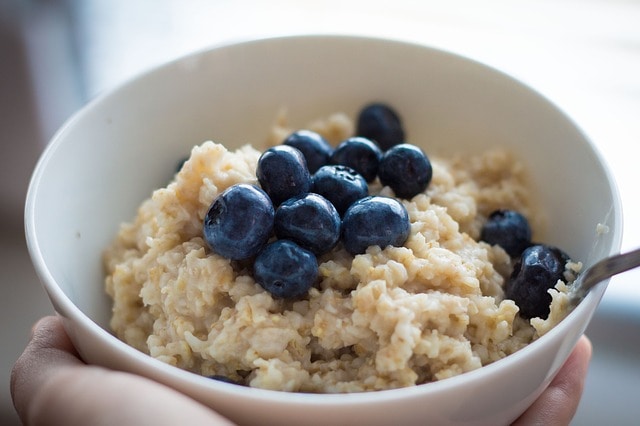 healthy essential grocery list - oatmeal