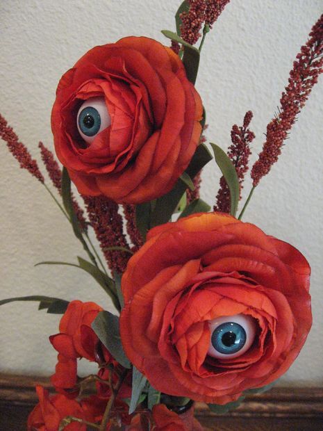 Halloween yard decorations - spy flowers